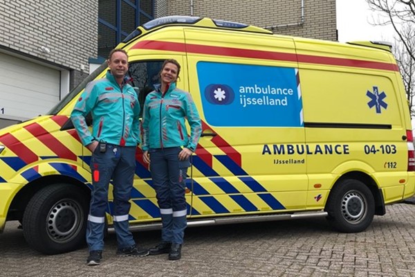 Ambulancehulpverleners testen nieuwe kleding