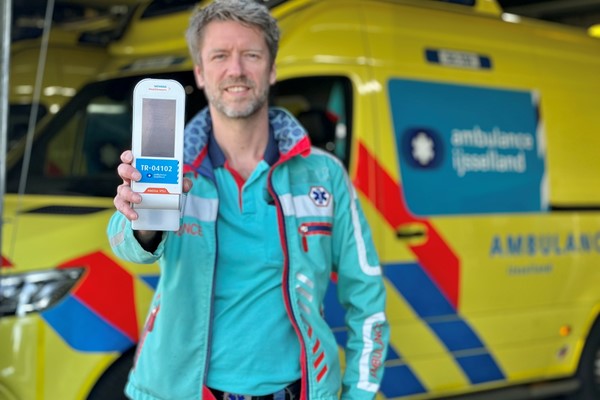 Pijn op de borst? Ambulances verbeteren zorg en laten patiënt veilig en zonder zorgen thuis