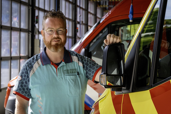 Van ambulancechauffeur naar verpleegkundige; Marnix ging de uitdaging aan